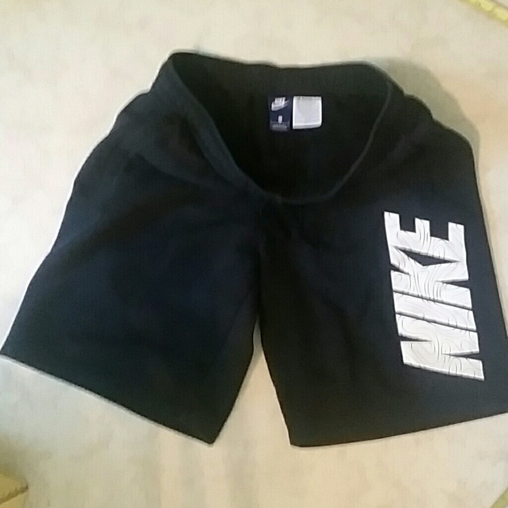 Shorts - Picture 3 of 3